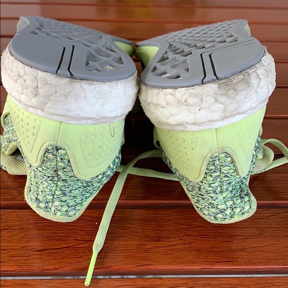 Adidas 3 stripes green woman's size 8 used. - Picture 11 of 13